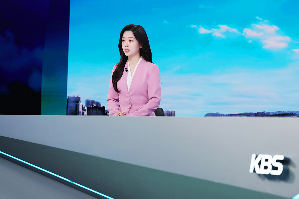 Roh Heeji hosts a live broadcast at KBS in Seoul's Yeongdeungpo-gu District.