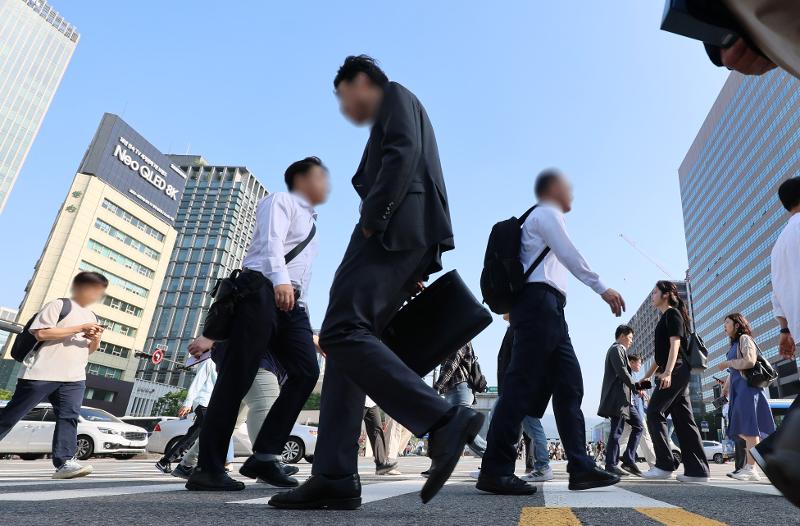 Labor Day's official designation as a public holiday this year means a day off for everyone the first time in 63 years. (Yonhap News) 