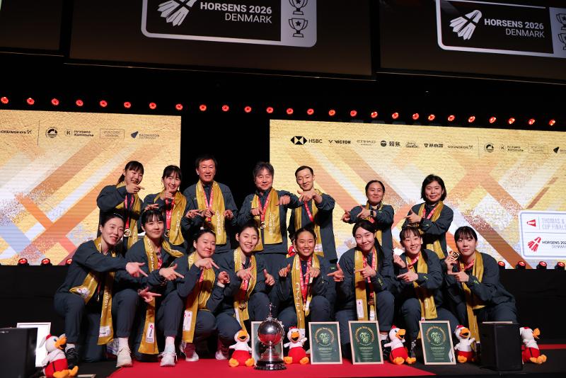 The women's national badminton team on May 3 poses for a group photo on the podium after defeating China in the final of the World Women's Team Championships (Uber Cup) of badminton in Horsens, Denmark. (Yonhap News) 