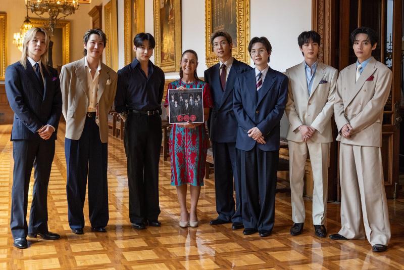 BTS and Mexican President Claudia Sheinbaum Pardo (fourth from left) on May 6 pose for a group photo at the official presidential residence National Palace in Mexico City. 