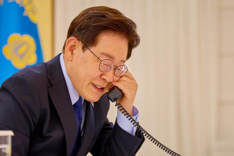 President Lee Jae Myung on May 17 holds phone talks with U.S. President Donald Trump at Cheong Wa Dae in Seoul (Cheong Wa Dae).  
