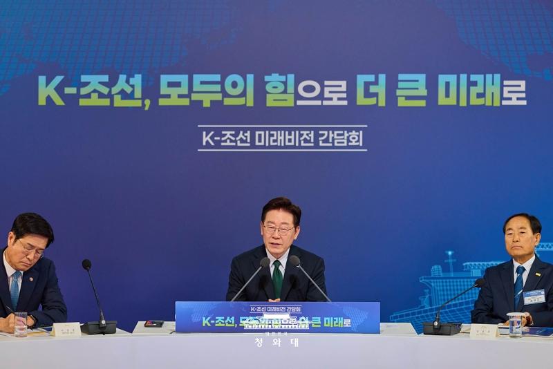 President Lee Jae Myung on May 13 speaks at the K-Shipbuilding Future Vision Roundtable at Hotel Hyundai by Lahan Ulsan in Ulsan. (Cheong Wa Dae)