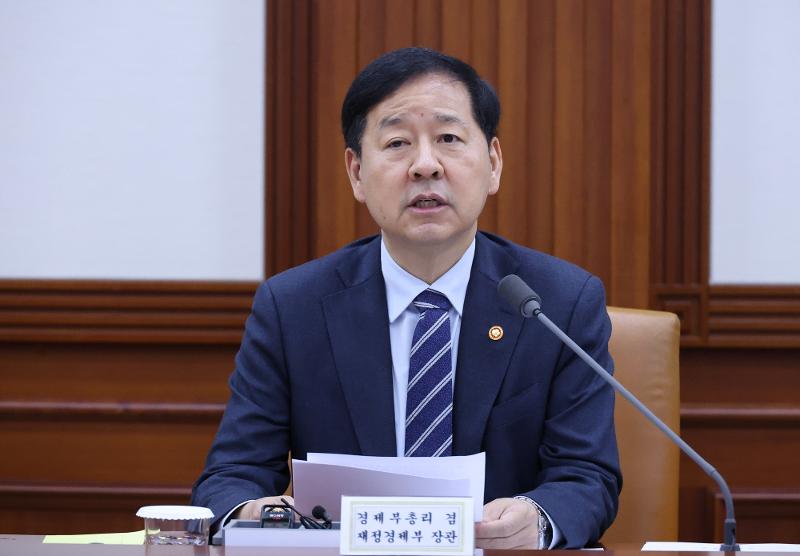 Deputy Prime Minister and Minister of Finance and Economy Koo Yun Cheol on May 21 speaks at the Ministerial Meeting on International Economic Affairs at Government Complex-Seoul in Seoul's Jongno-gu District. (Yonhap News)  