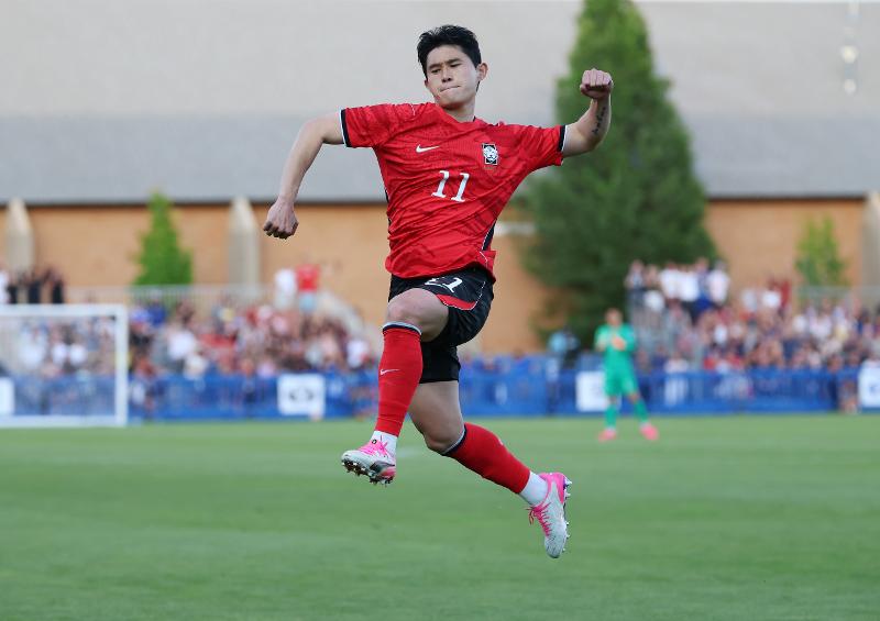Lee Dong-gyeong at South Field of Brigham Young University in Provo, Utah, on June 3 celebrates his goal on a free kick in the 57th minute against El Salvador in Korea's last warmup before the FIFA World Cup soccer finals in North America. (Yonhap News)