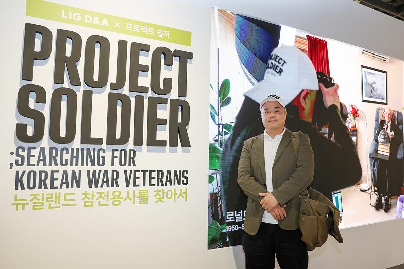 Photographer Hyeon Rami (Hyo-jae) on June 19 poses for a picture at his exhibition 