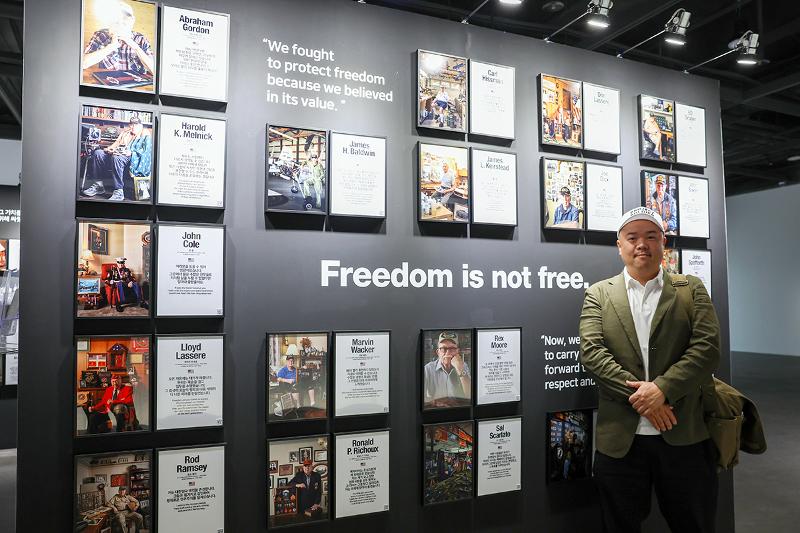 Photographer Rami (Hyeon Hyo-jae) on June 19 poses for the camera at the exhibition 