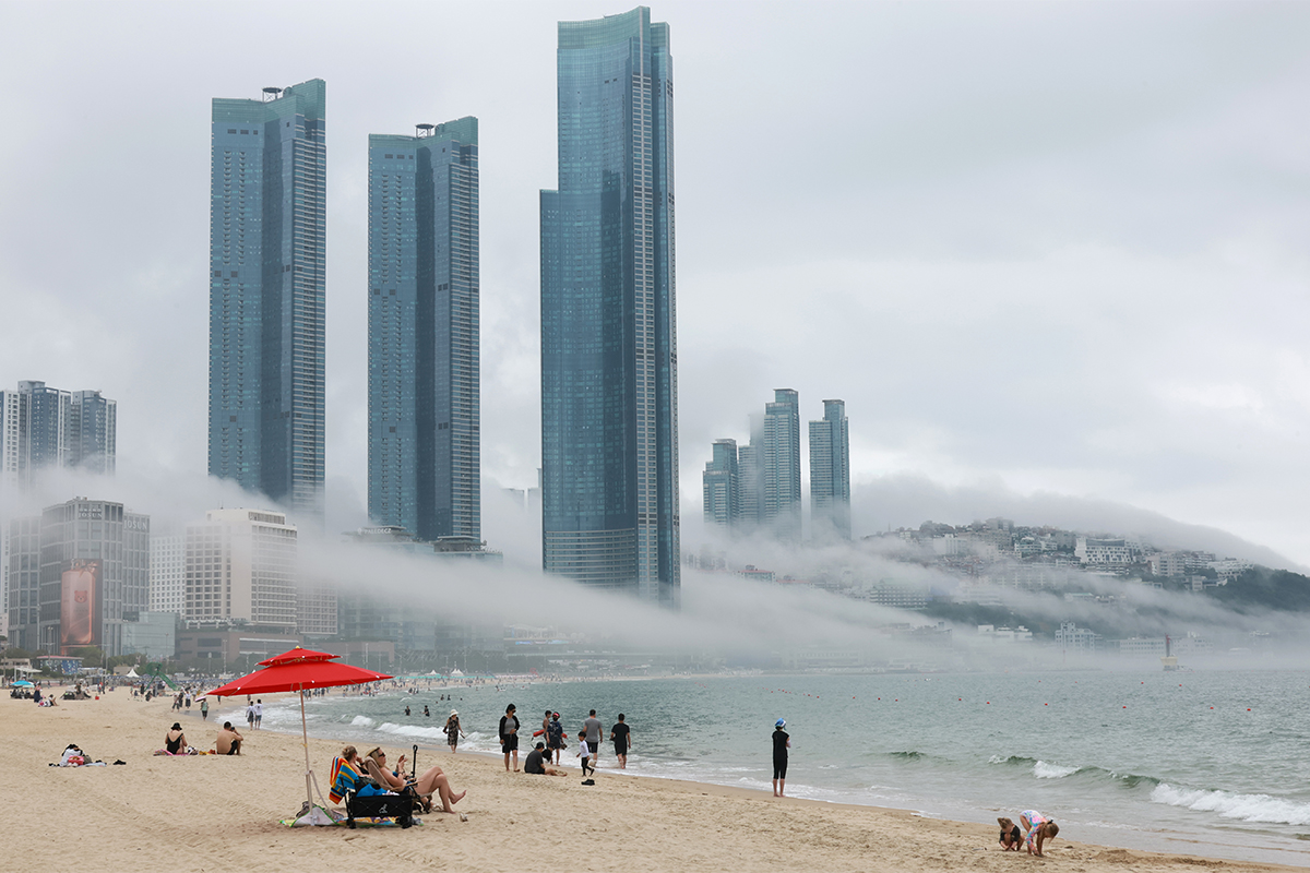 A sea fog on July 7 spreads along the coastline of Haeundae Beach in Busan, creating a scenic atmosphere.