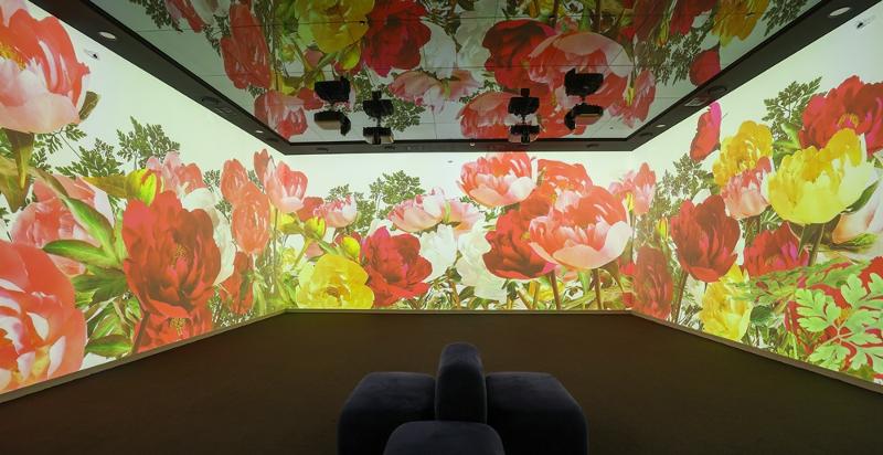 This media art piece shows peonies, which in traditional art symbolized wealth and prosperity, at the open cultural space Cheongwadae Sarangchae of Cheong Wa Dae in Seoul.