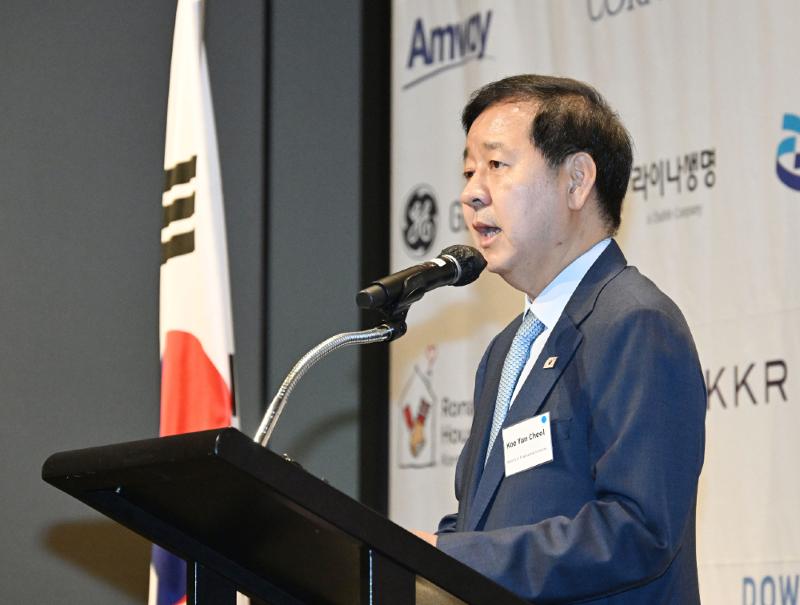 Deputy Prime Minister and Minister of Finance and Economy Koo Yun Cheol on Aug. 19 introduces the government's economic vision and expresses Seoul's commitment to raising economic cooperation with the U.S. at a roundtable hosted by the American Chamber of Commerce in Korea at the hotel Grand Hyatt Seoul Hotel in the capital's Yongsan-gu District. (Ministry of Finance and Economy) 