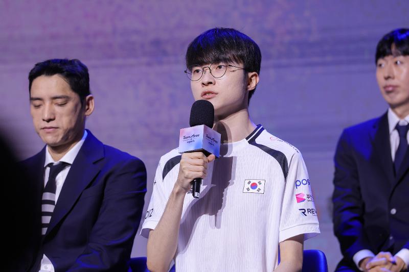Esports superstar Lee 