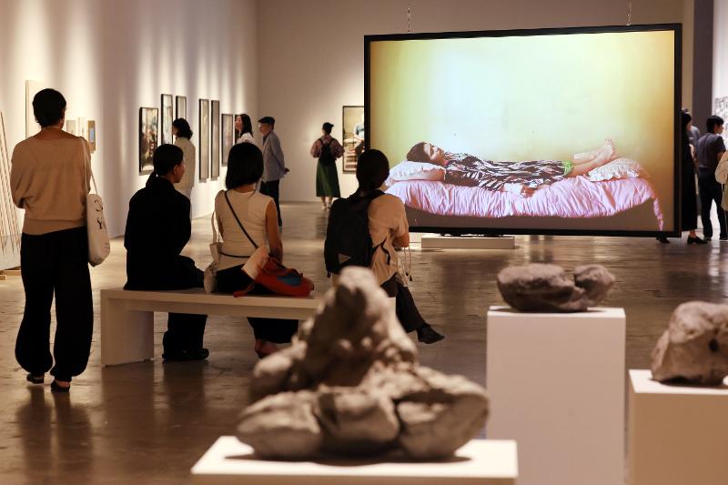 Visitors on Sept. 4 on a media tour of this year's Gwangju Biennale view works at the event's exhibition hall in Gwangju's Buk-gu District. (Yonhap News)