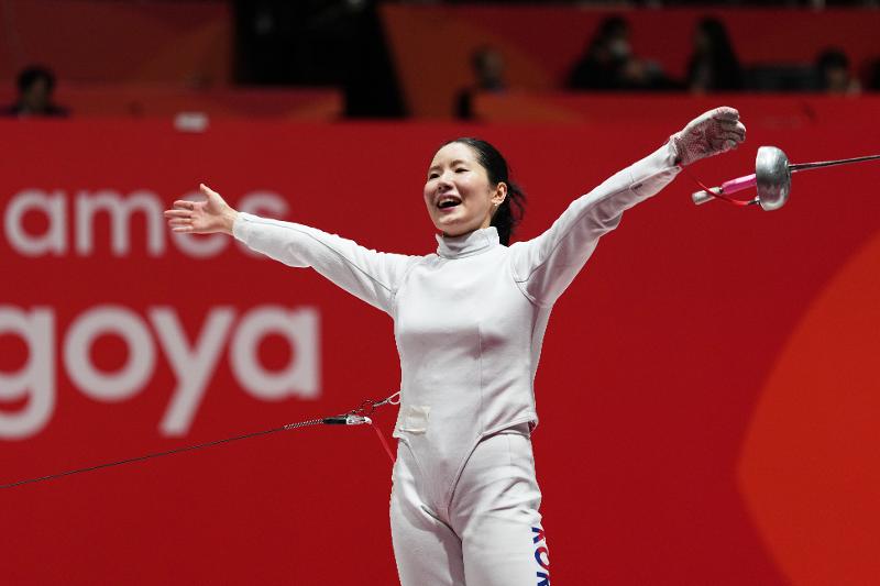 Song Sera on Sept. 22 celebrates with her arms spread wide after winning the women's epee individual event at the 2026 Aichi-Nagoya Asian Games, held at the Aichi Sky Expo in Tokoname, Aichi Prefecture, Japan.  