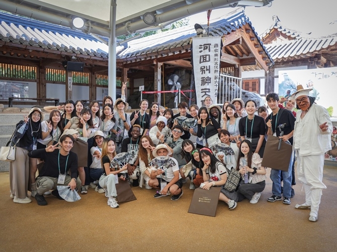 Nat'l heritage tour for expats to explore cultural treasures