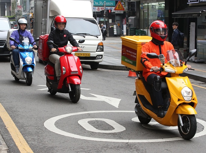 E-motorbike shipment to Cambodia to boost green cooperation
