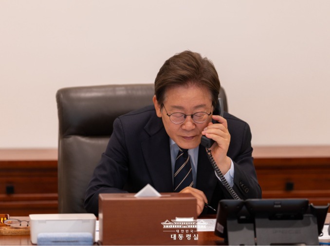 President Lee, Singapore discuss 'building strategic partnership'