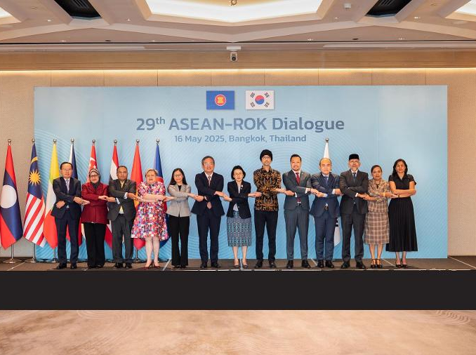 Summit with ASEAN in Thailand reviews strategic partnership