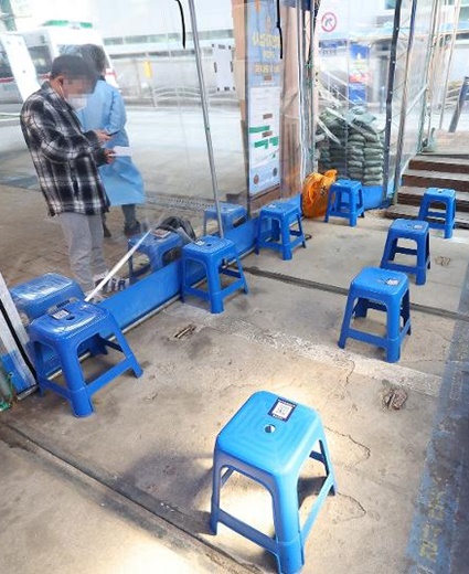 🎧 Daily number of COVID-19 infections declines for 10 straight weeks