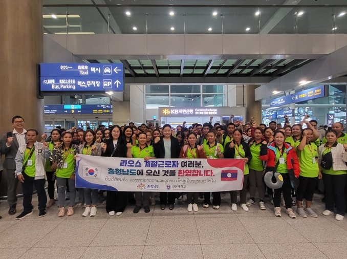 Another province to bring in 9,000 foreign workers this year