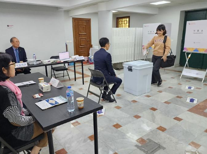 O'seas voting for presidential election begins in 118 countries