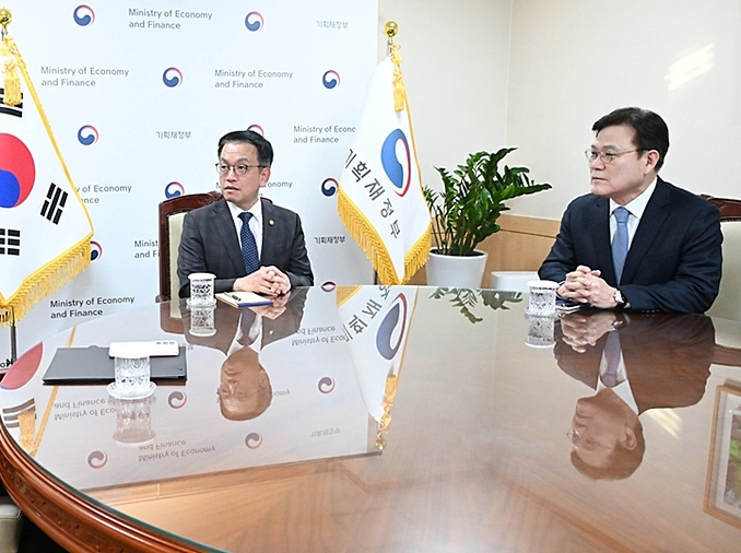 Finance envoy stresses nation's economic stability in NY visit