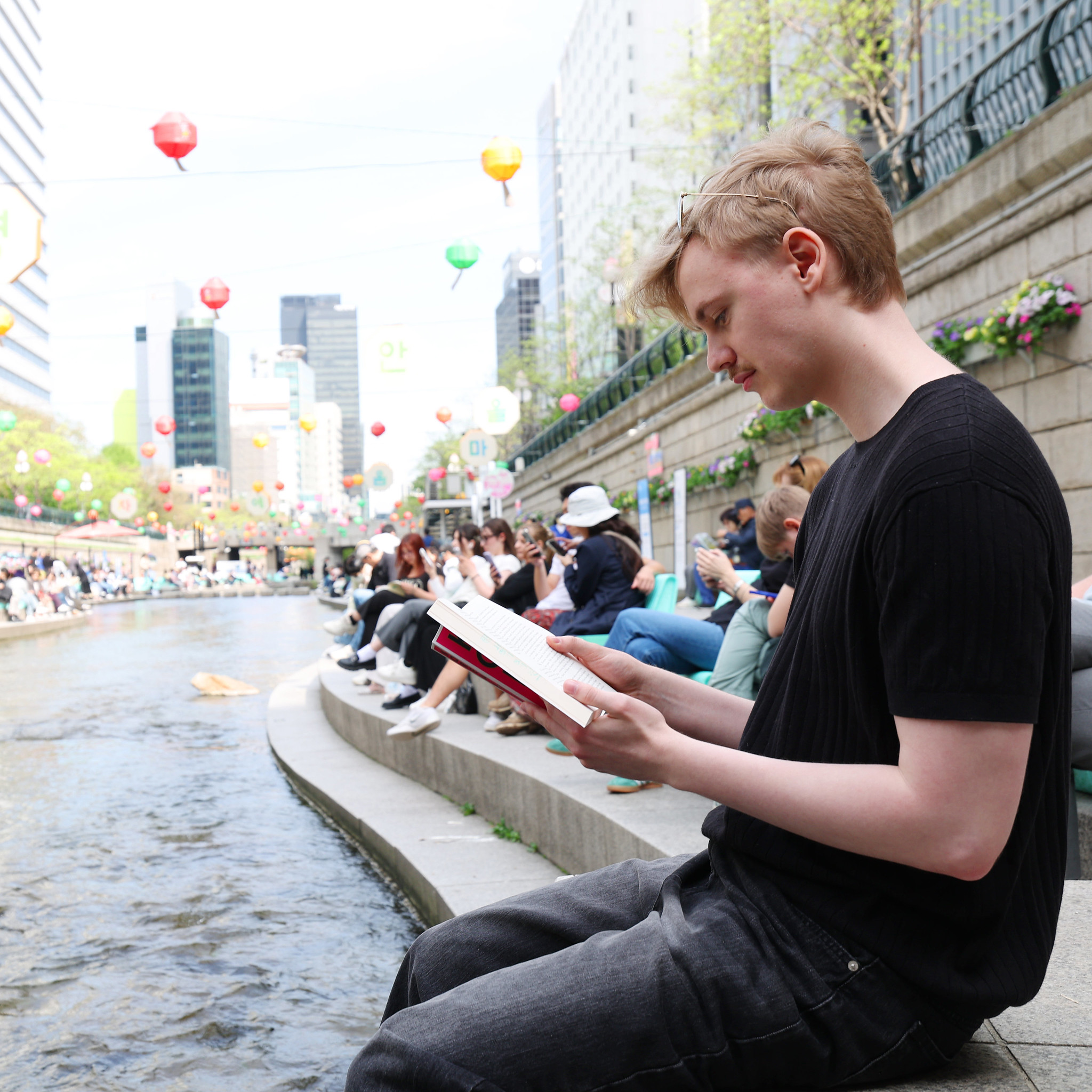 Seoul Outdoor Library (Gwanghwamun, Cheonggyecheon)