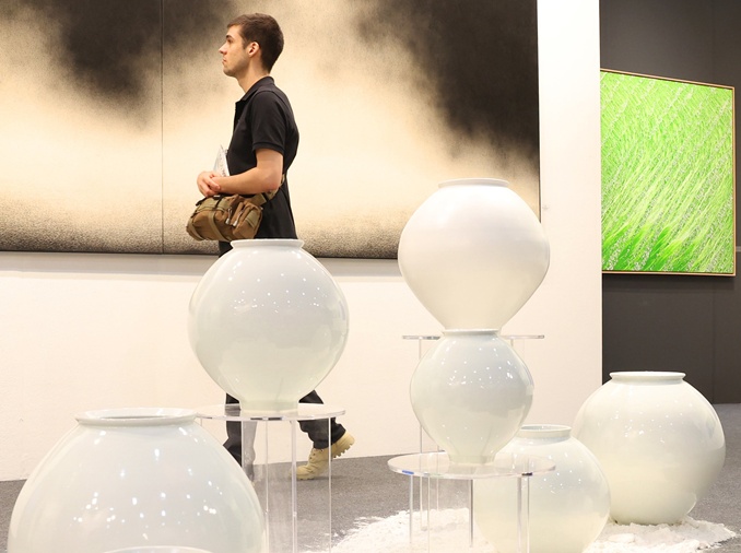 Capital gains in art: KIAF, Frieze exhibitions in Seoul opened