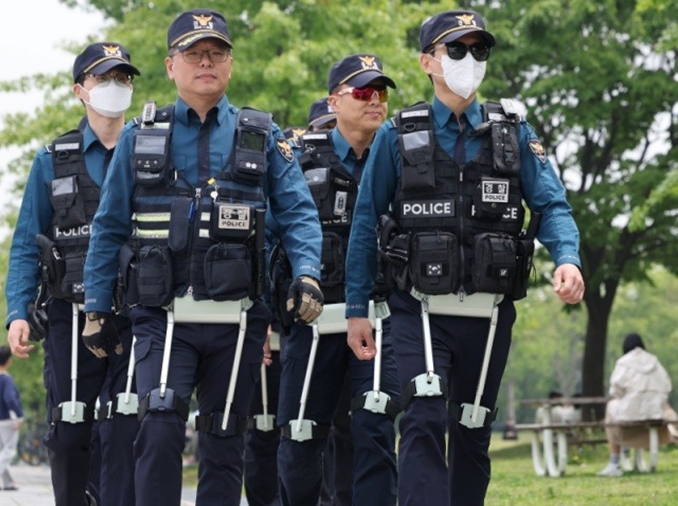 Seoul police force launch 'smart patrols' with high-tech devices