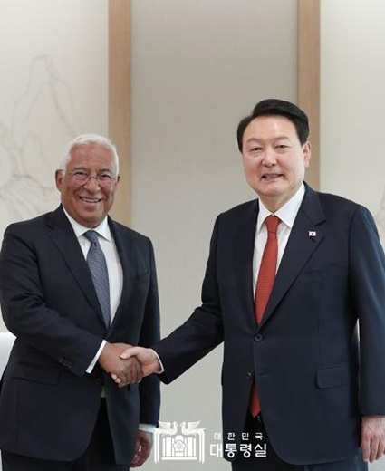 🎧 Korea hosts first summit talks with Portugal's leader in 39 years