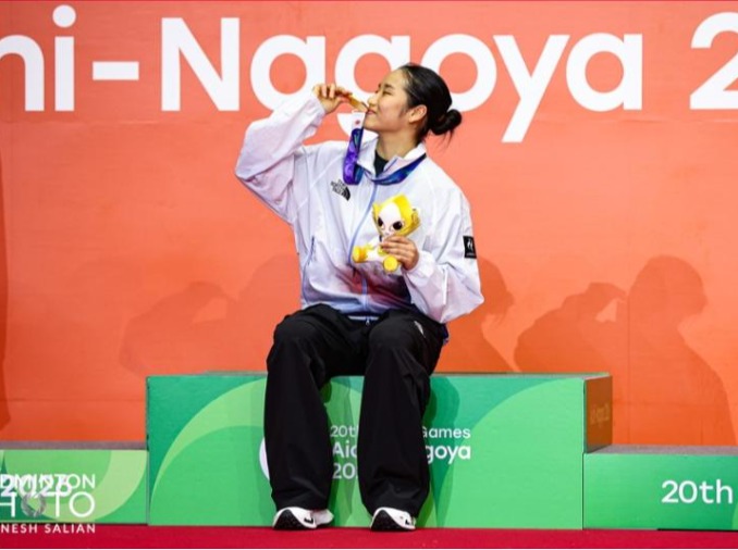Women's badminton strikes gold in singles, doubles at Asian Games