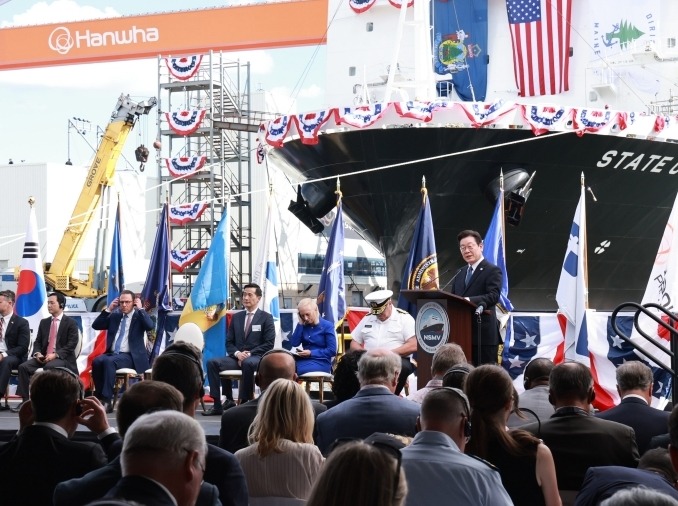 President Lee visits Philadelphia shipyard, reaffirms ties in sector