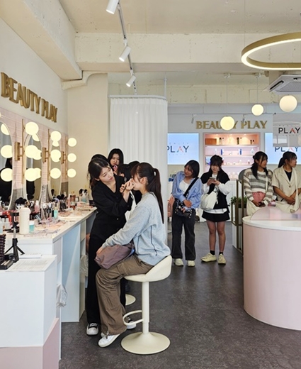 Pop-up store gives foreign tourists diverse beauty experience