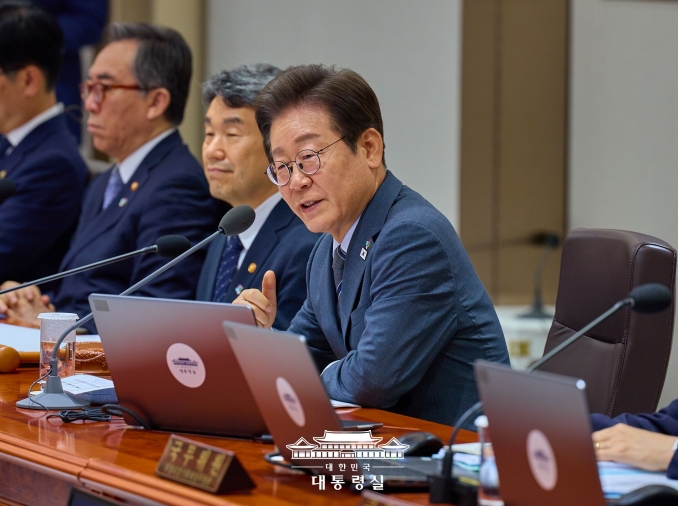 President Lee says 'peace linked to economy, people's survival'