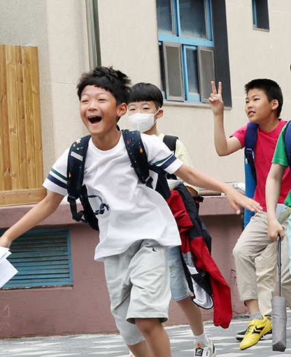 COVID-19 era ends with lifting of mandatory isolation rule