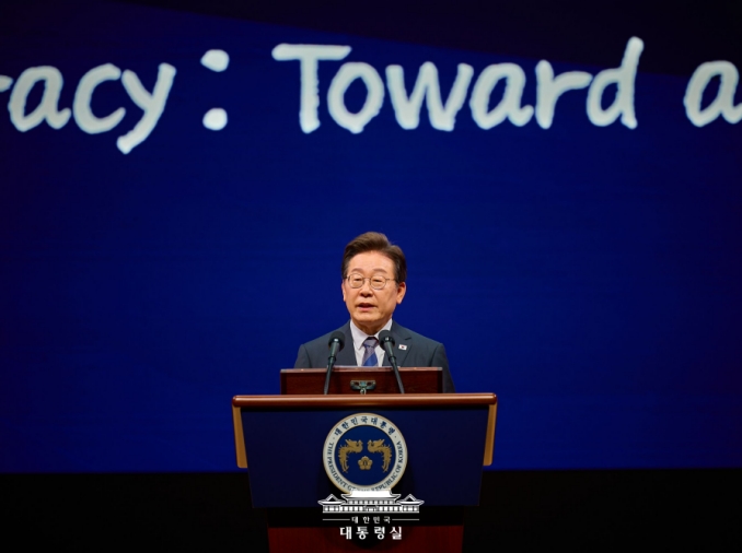 President Lee sends invitations to APEC leaders to attend summit