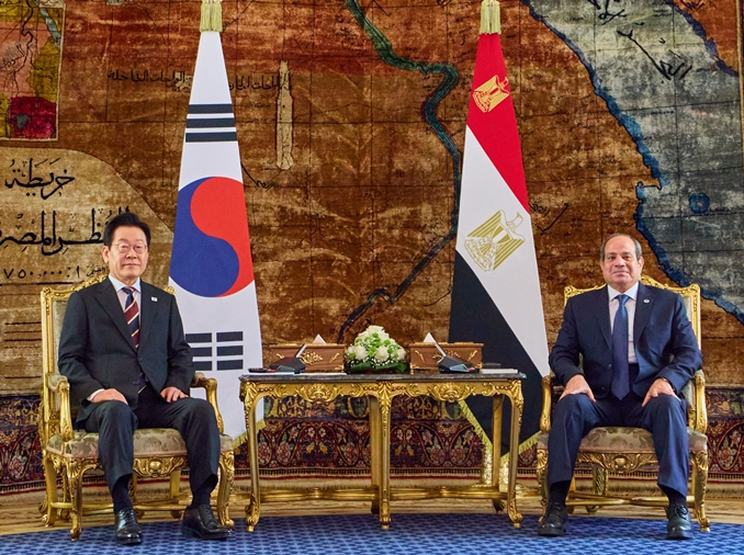 President Lee discusses supply chains, infrastructure with Egypt