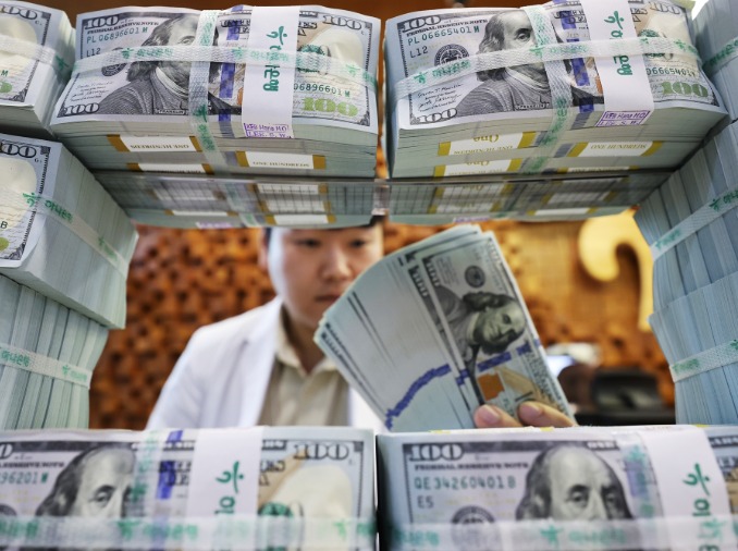 Pledged FDI in Q3 hits USD 22.9B, arrivals sets record USD 14.87B