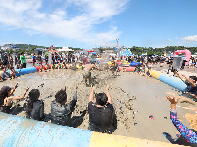 Boryeong Mud Festival evolves into int'l summer gala in 28th year